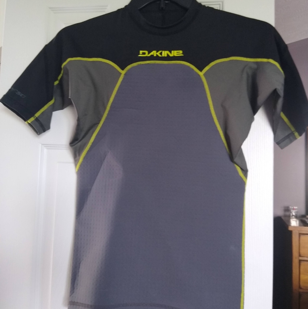 Dakine surf shirt sz S gunmetal NWT